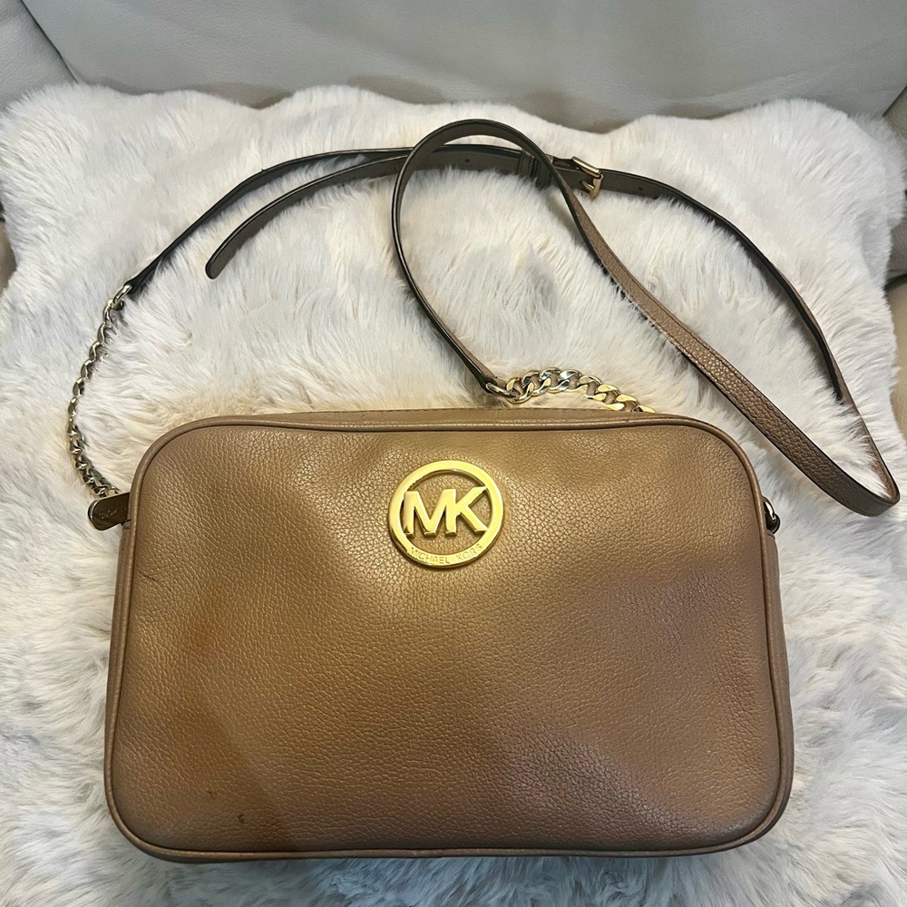 SOLD 💕 Michael Kors Tan Crossbody Bag with Gold Logo